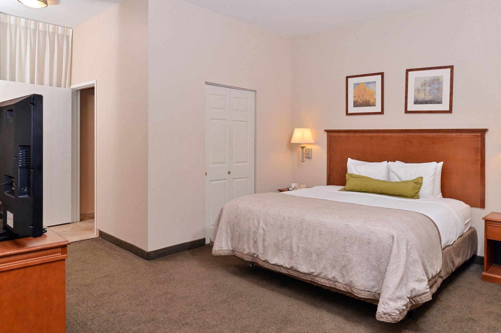 Candlewood Suites San Diego By Ihg Bagian luar foto
